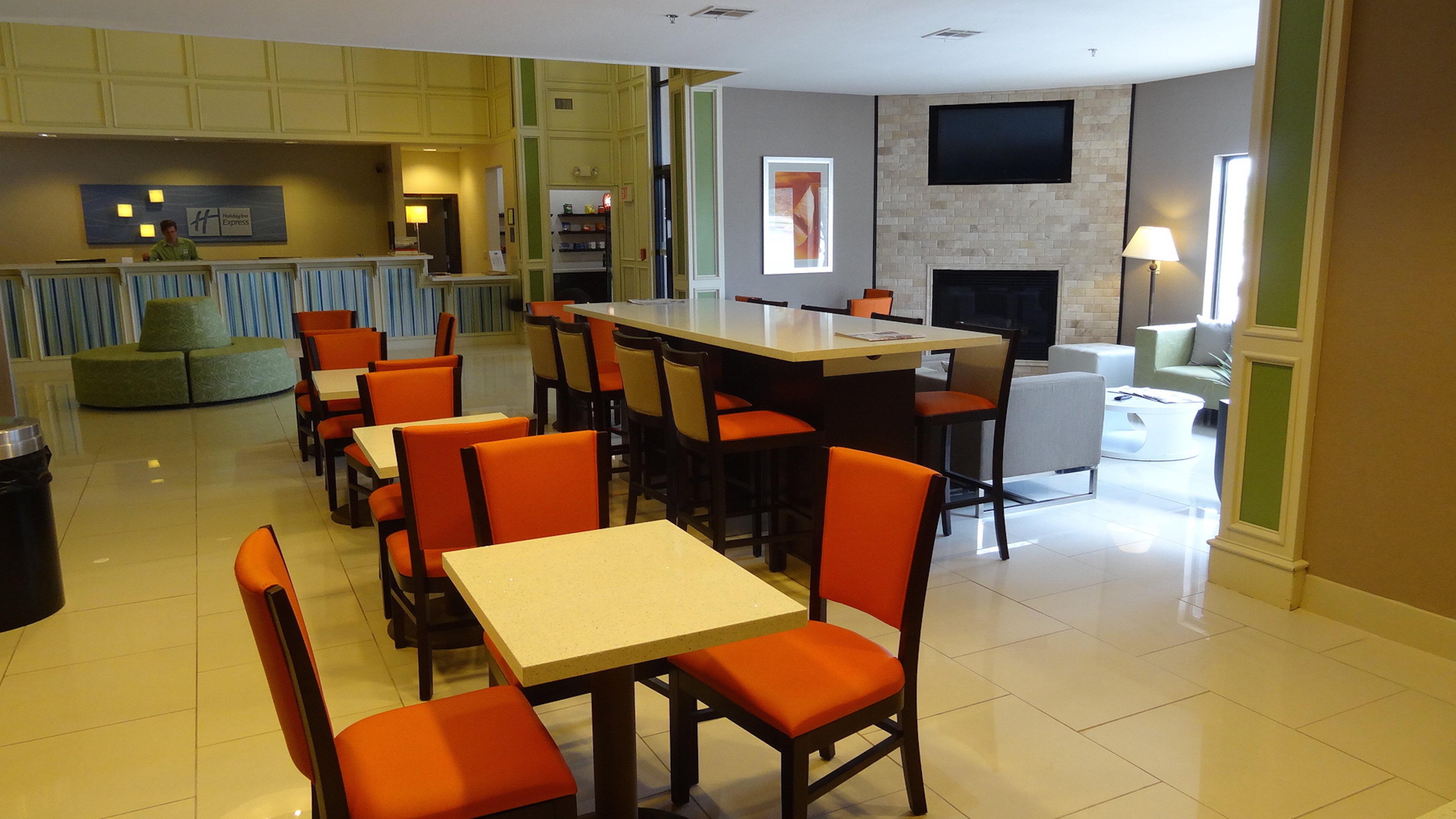 Holiday Inn Express Hotel Kansas City - Bonner Springs By Ihg Exterior photo