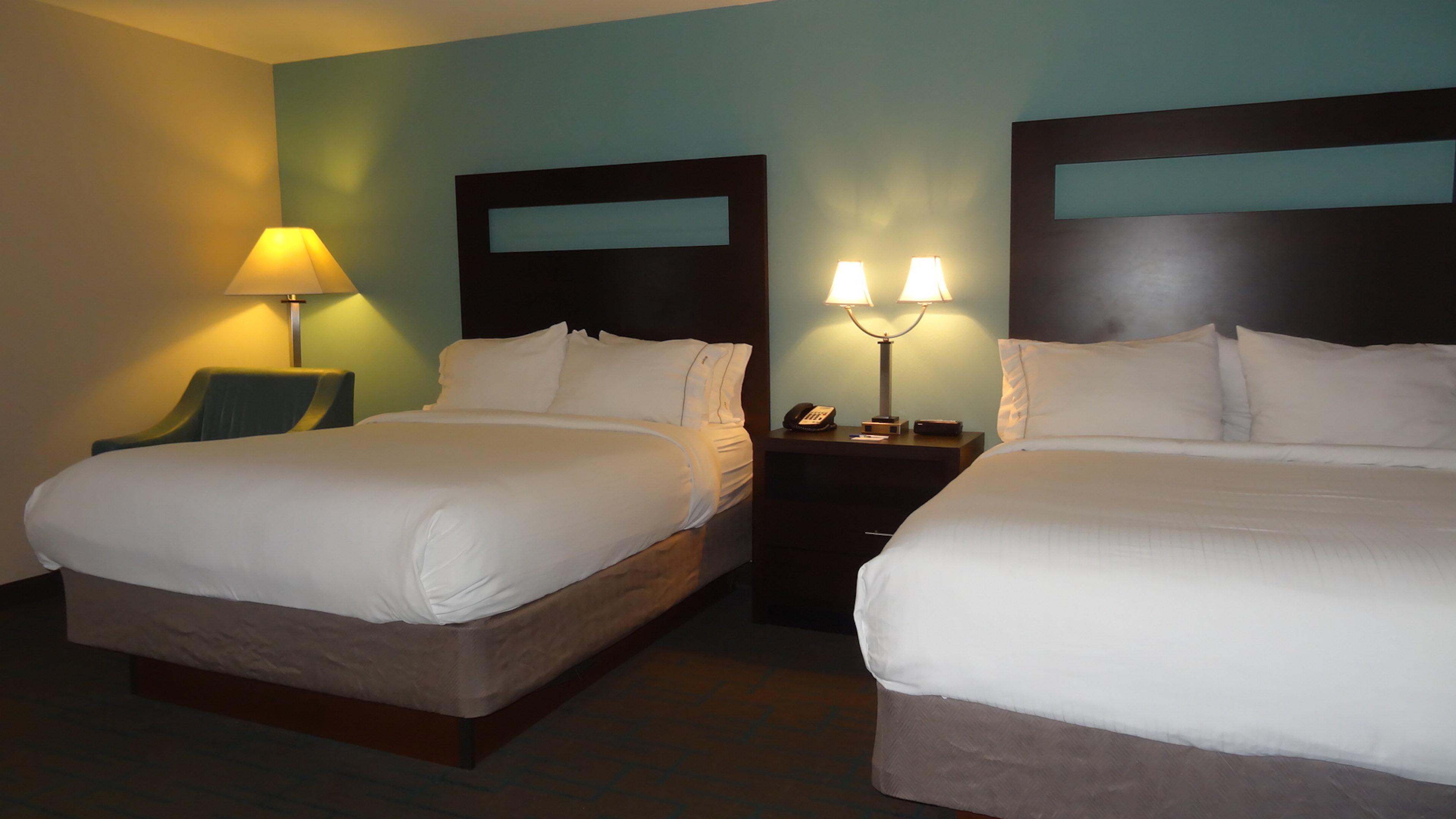 Holiday Inn Express Hotel Kansas City - Bonner Springs By Ihg Exterior photo