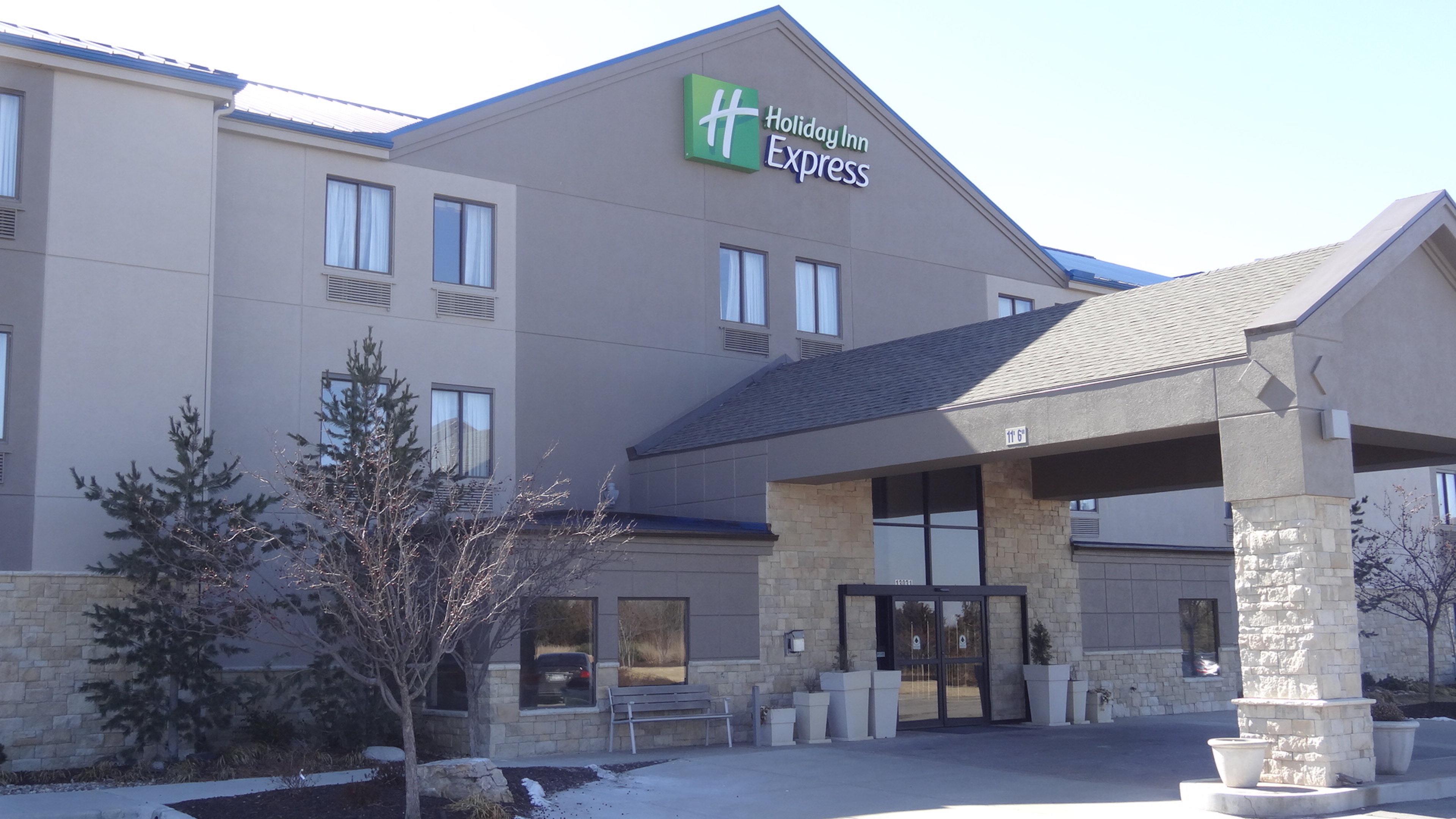 Holiday Inn Express Hotel Kansas City - Bonner Springs By Ihg Exterior photo