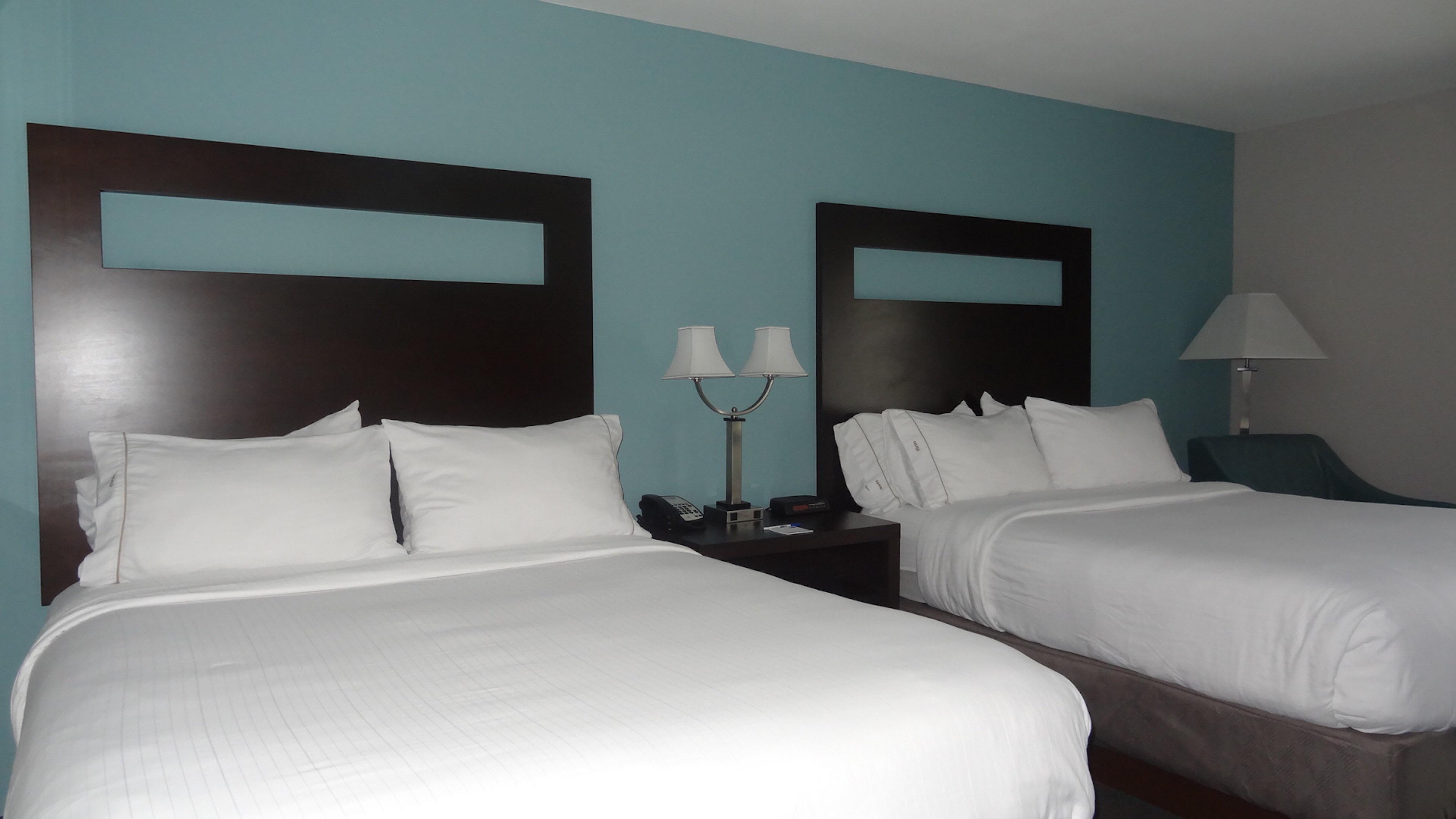 Holiday Inn Express Hotel Kansas City - Bonner Springs By Ihg Exterior photo
