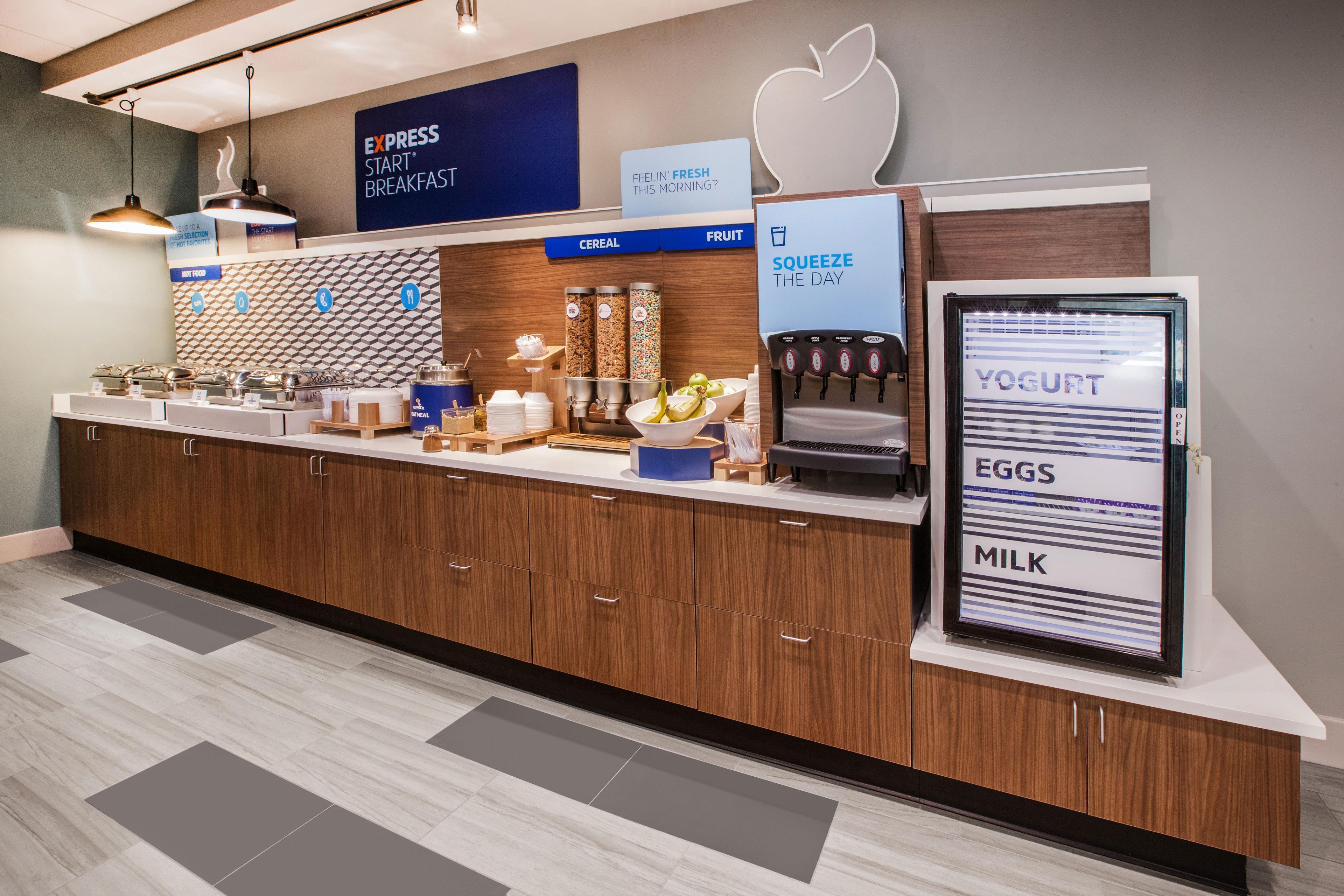 Holiday Inn Express Hotel Kansas City - Bonner Springs By Ihg Exterior photo