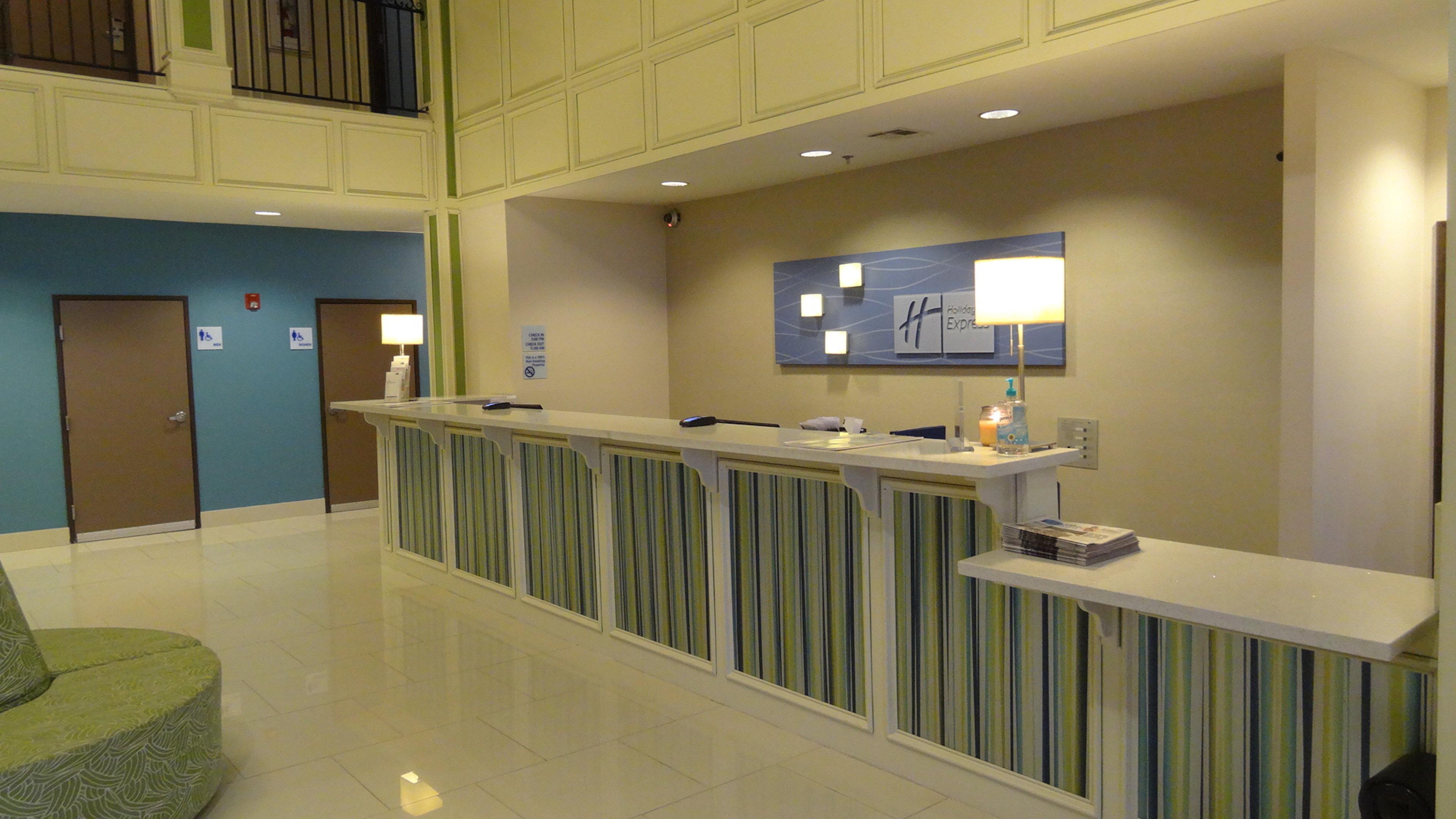 Holiday Inn Express Hotel Kansas City - Bonner Springs By Ihg Exterior photo