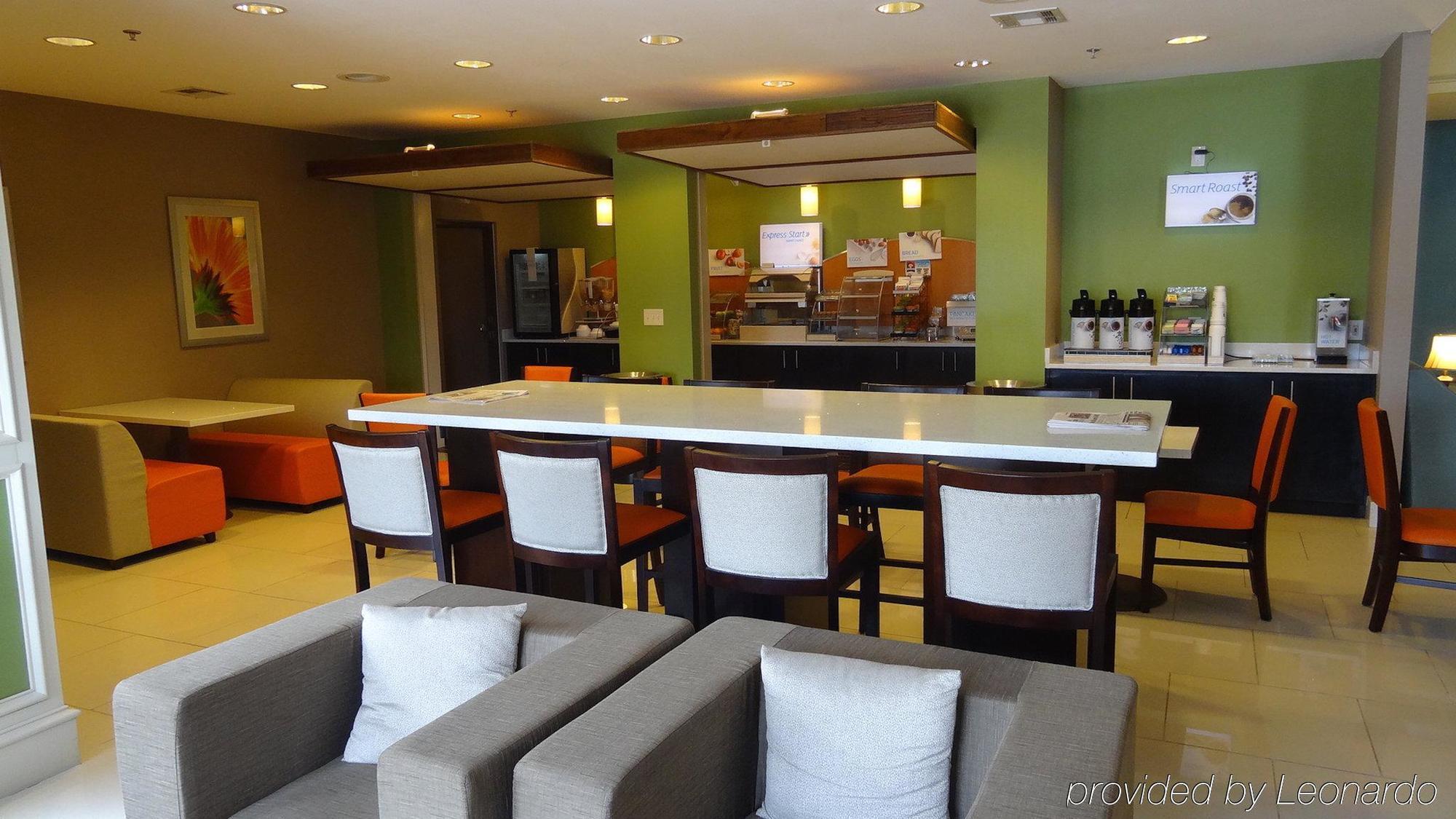 Holiday Inn Express Hotel Kansas City - Bonner Springs By Ihg Exterior photo