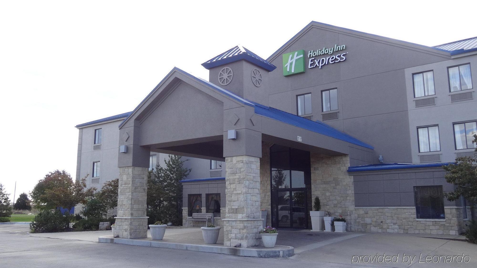 Holiday Inn Express Hotel Kansas City - Bonner Springs By Ihg Exterior photo