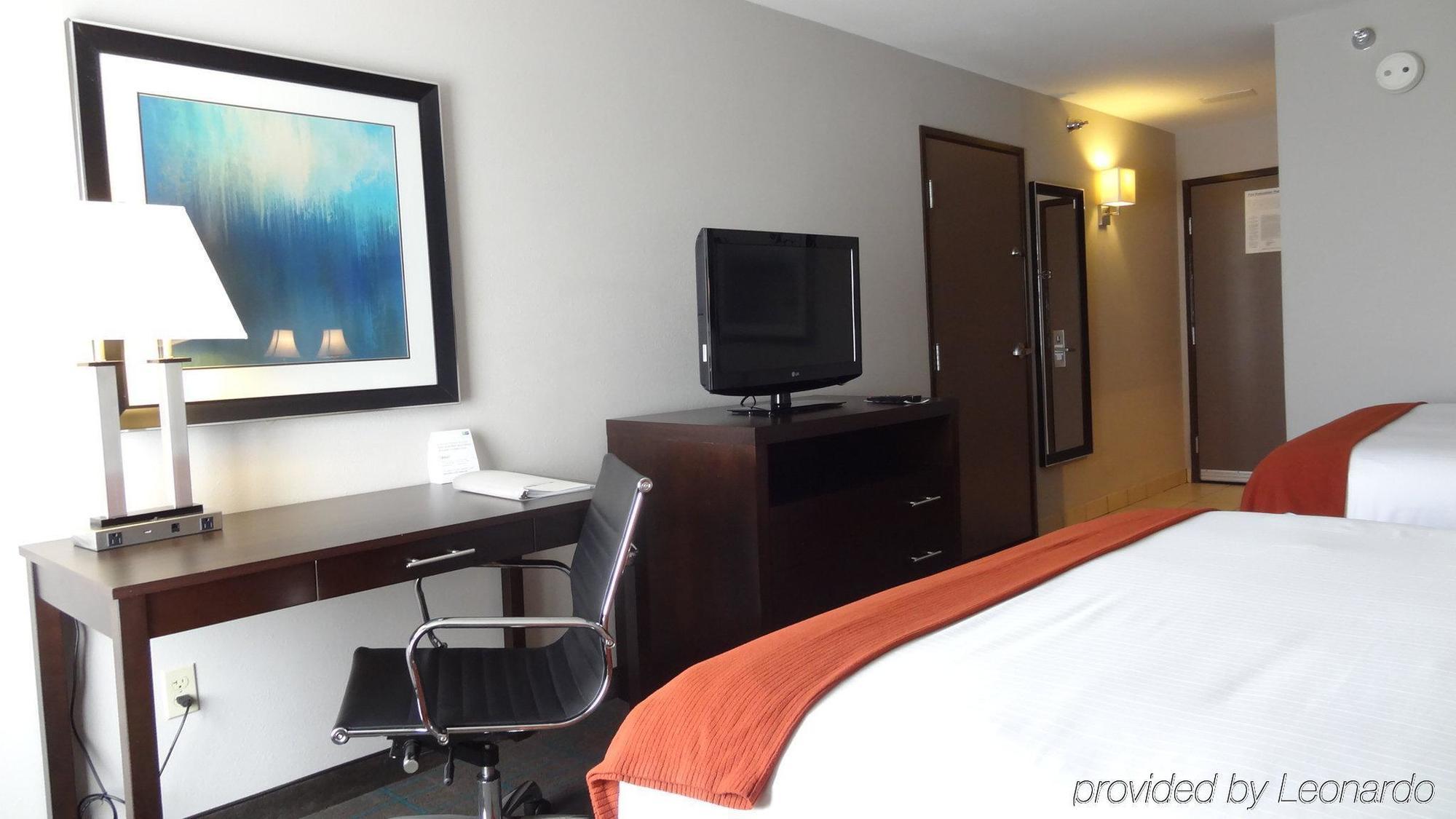 Holiday Inn Express Hotel Kansas City - Bonner Springs By Ihg Exterior photo